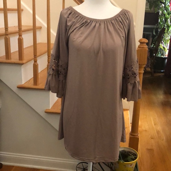 WinWin Ruffle Sleeve Tunic - Picture 2 of 10